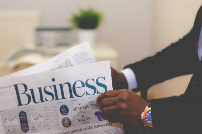 person holding white and blue business paper 936137